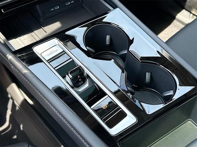 Photo of 2025 Opal White Pearl Effect Volkswagen Atlas