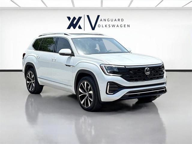 Photo of 2025 Opal White Pearl Effect Volkswagen Atlas