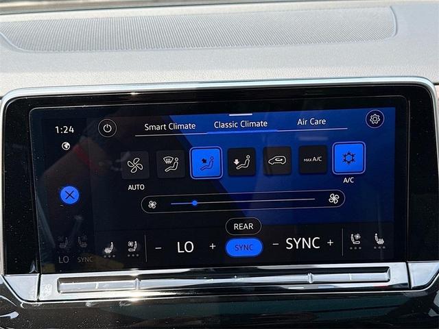 Photo of 2025 Opal White Pearl Effect Volkswagen Atlas