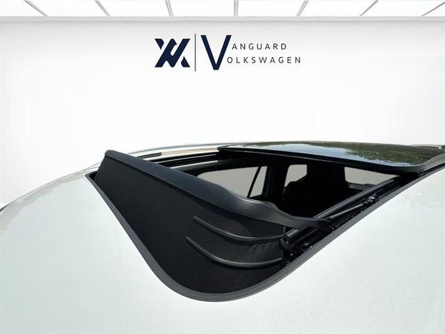 Photo of 2025 Opal White Pearl Effect Volkswagen Atlas