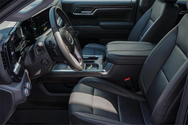 Photo of 2024 Onyx Black GMC Sierra 1500