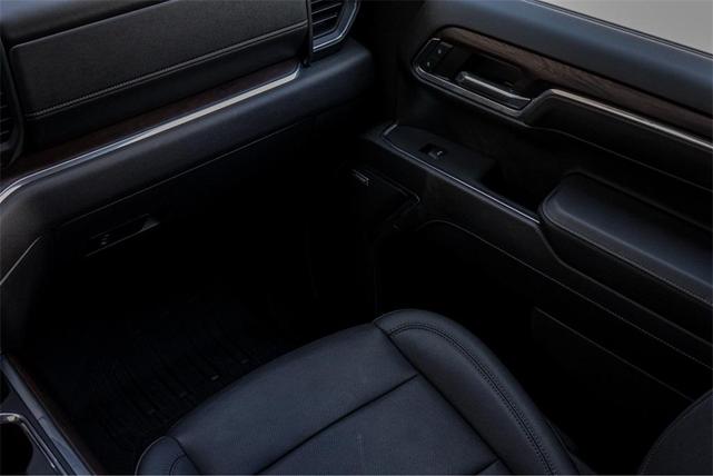 Photo of 2024 Onyx Black GMC Sierra 1500