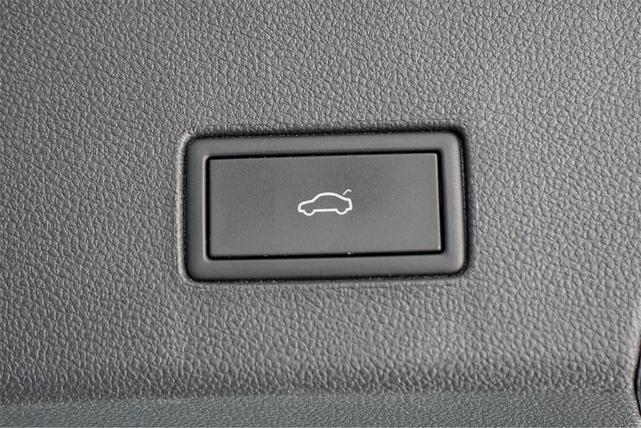 Photo of 2023 Pure White Volkswagen Atlas Cross Sport