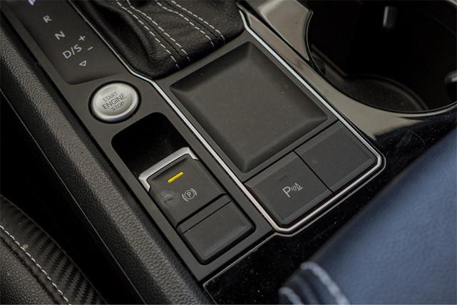 Photo of 2023 Pure White Volkswagen Atlas Cross Sport