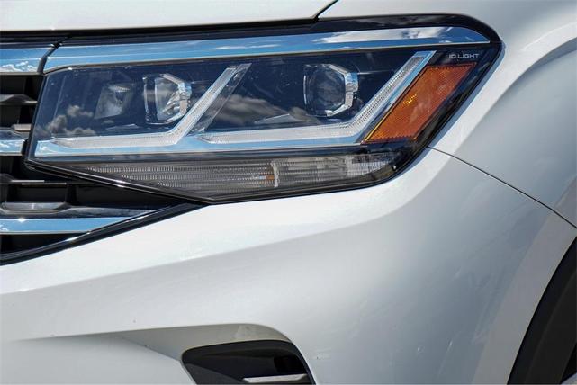 Photo of 2023 Pure White Volkswagen Atlas Cross Sport
