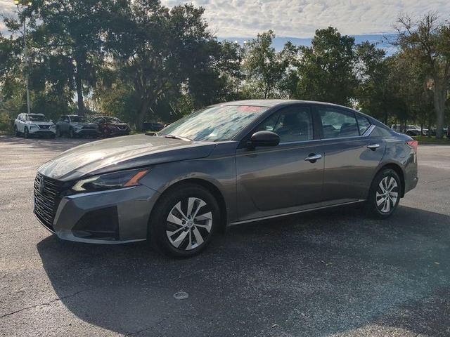 Photo of 2024 Gun Metallic Nissan Altima