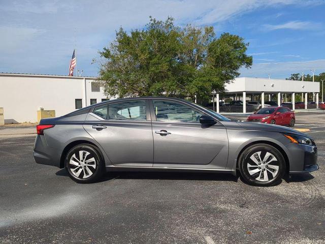 Photo of 2024 Gun Metallic Nissan Altima
