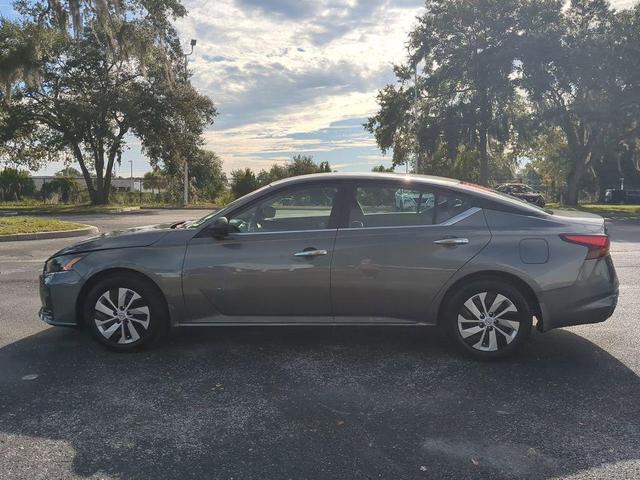 Photo of 2024 Gun Metallic Nissan Altima