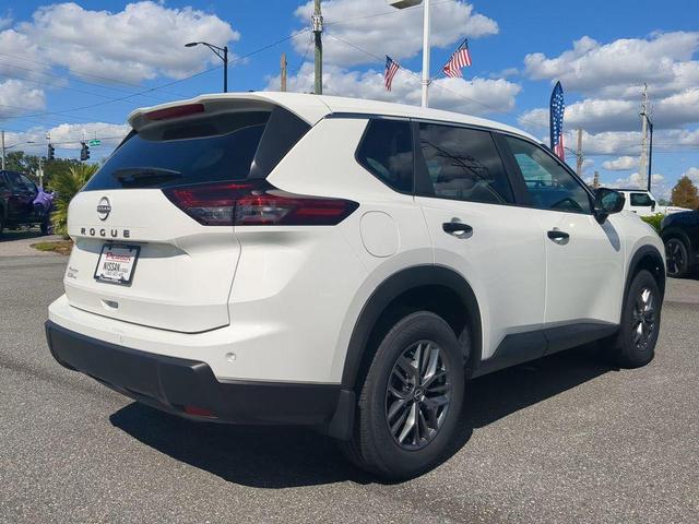 Photo of 2026 Glacier White Nissan Rogue