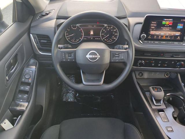 Photo of 2026 Glacier White Nissan Rogue
