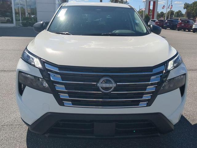 Photo of 2026 Glacier White Nissan Rogue