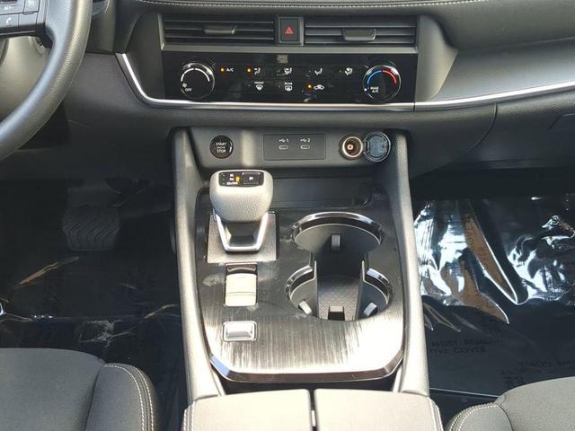 Photo of 2026 Glacier White Nissan Rogue