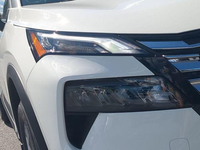 Photo of 2026 Glacier White Nissan Rogue