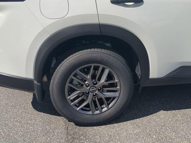 Photo of 2026 Glacier White Nissan Rogue