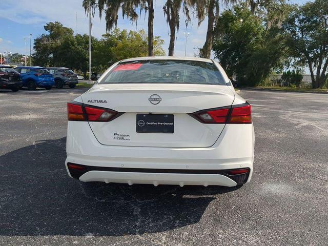 Photo of 2024 Glacier White Nissan Altima