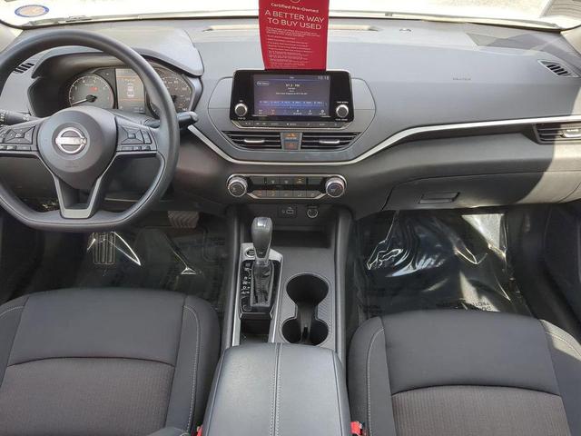 Photo of 2024 Glacier White Nissan Altima