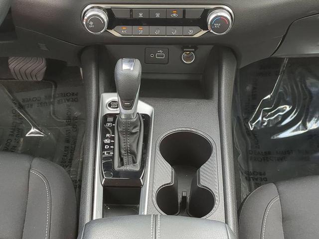 Photo of 2024 Glacier White Nissan Altima