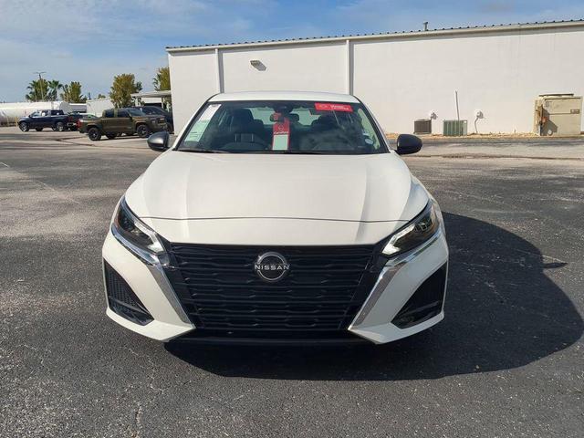 Photo of 2024 Glacier White Nissan Altima
