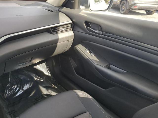 Photo of 2024 Glacier White Nissan Altima