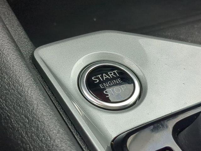 Photo of 2024 Glacier White Nissan Altima