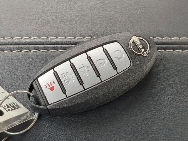 Photo of 2024 Glacier White Nissan Altima