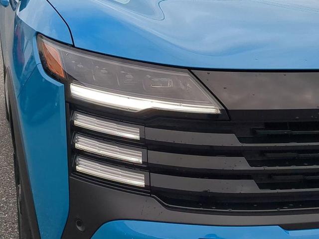 Photo of 2025 Arctic Ice Blue Metallic/Super Black Nissan Kicks
