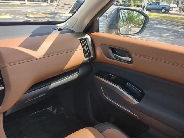 Photo of 2024 Gun Metallic Nissan Pathfinder