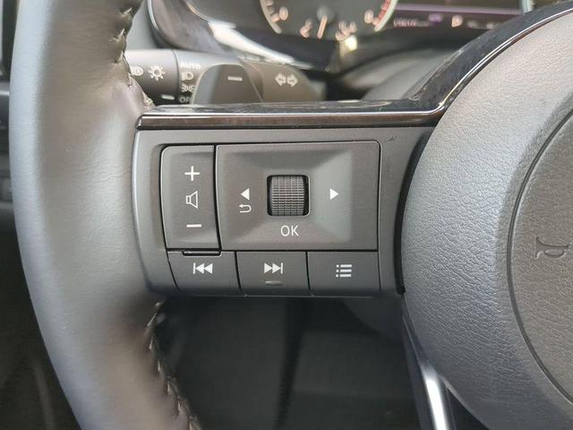 Photo of 2024 Pearl White Tricoat Nissan Pathfinder