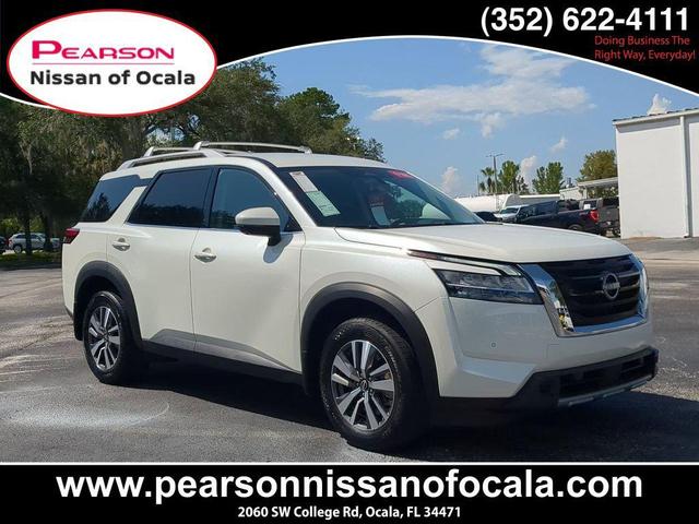 Photo of 2024 Pearl White Tricoat Nissan Pathfinder