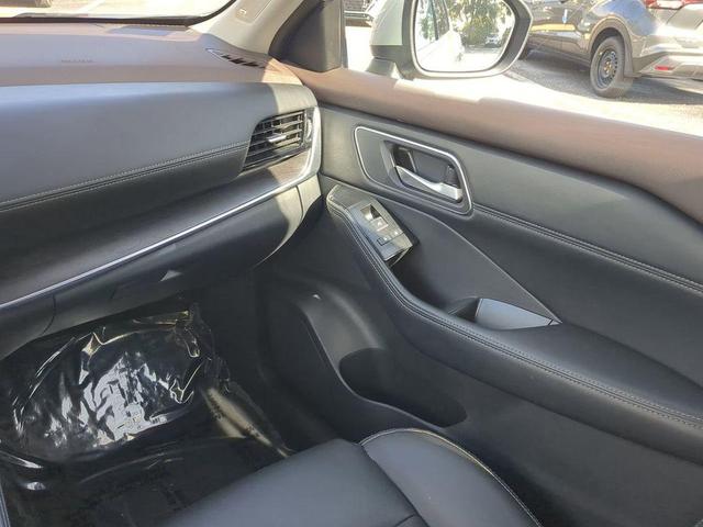 Photo of 2021 Brilliant Silver Metallic Nissan Rogue