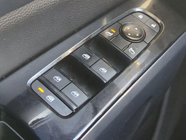 Photo of 2022 Brilliant Silver Metallic Nissan Pathfinder