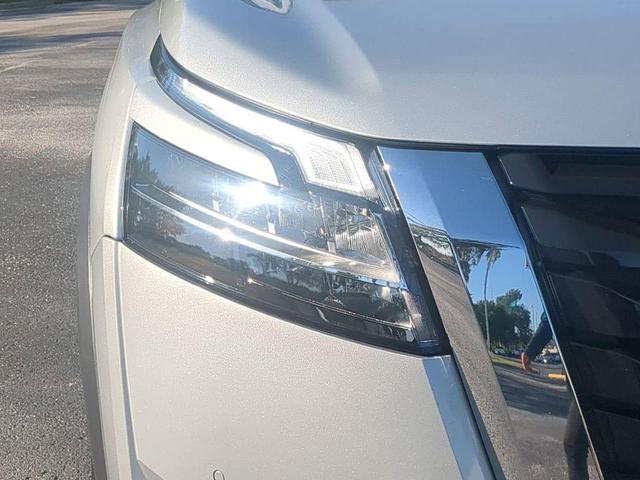 Photo of 2022 Brilliant Silver Metallic Nissan Pathfinder