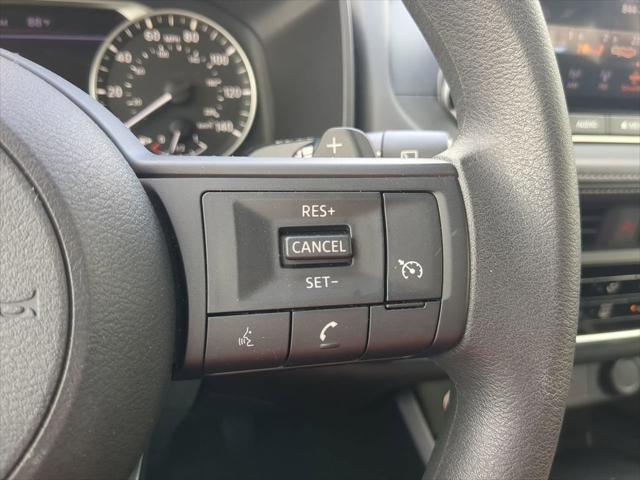 Photo of 2023 Glacier White Nissan Rogue