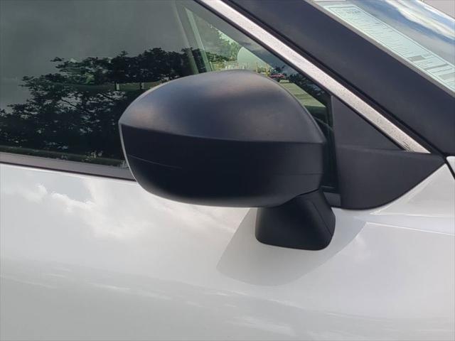 Photo of 2023 Glacier White Nissan Rogue