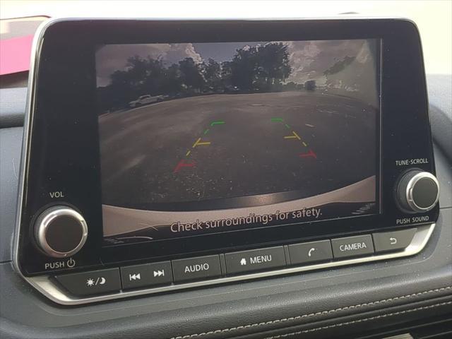 Photo of 2023 Glacier White Nissan Rogue