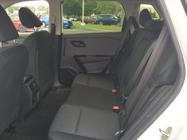 Photo of 2023 Glacier White Nissan Rogue