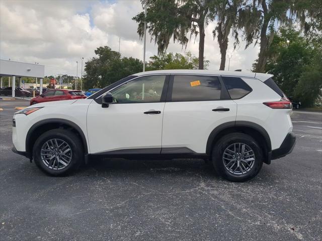 Photo of 2023 Glacier White Nissan Rogue