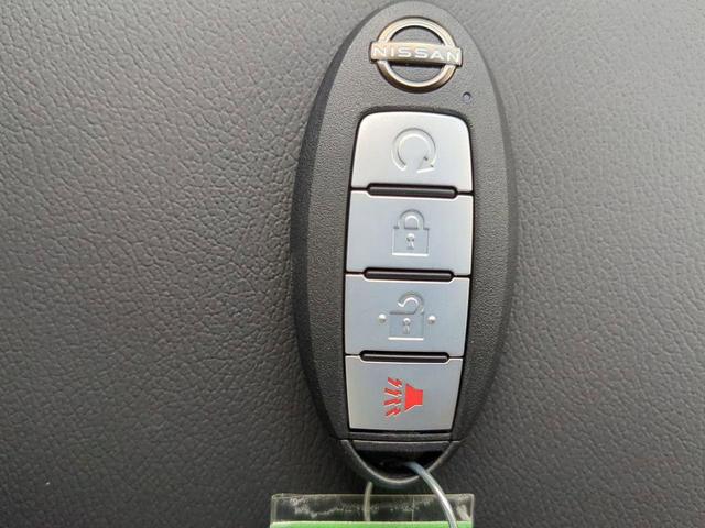Photo of 2025 Glacier White Nissan Frontier