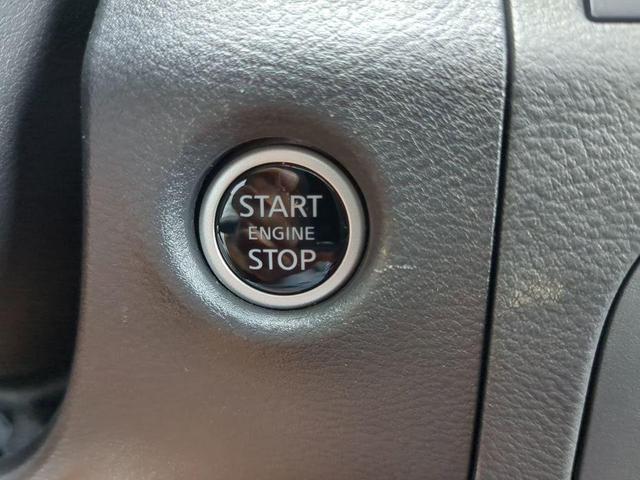 Photo of 2025 Glacier White Nissan Frontier