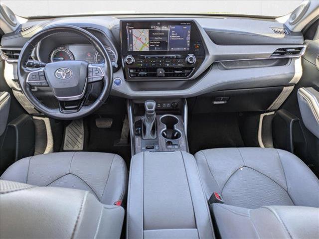 Photo of 2022 Magnetic Gray Metallic Toyota Highlander Hybrid