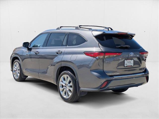 Photo of 2022 Magnetic Gray Metallic Toyota Highlander Hybrid