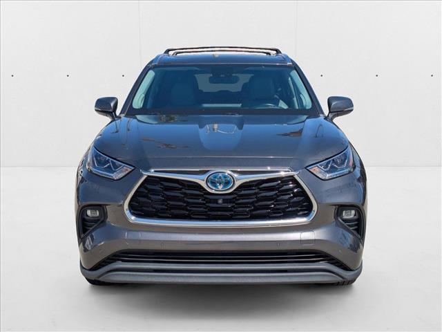 Photo of 2022 Magnetic Gray Metallic Toyota Highlander Hybrid