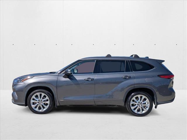 Photo of 2022 Magnetic Gray Metallic Toyota Highlander Hybrid