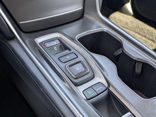 Photo of 2018 Platinum White Pearl Honda Accord