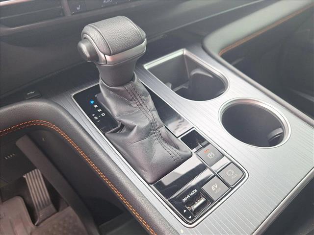 Photo of 2021 Super White Toyota Sienna