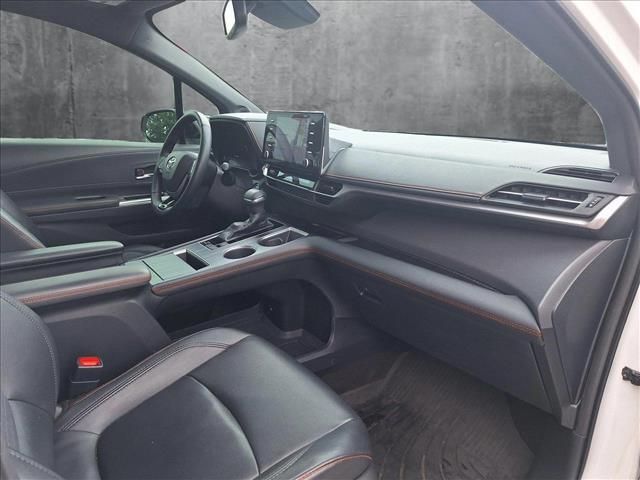 Photo of 2021 Super White Toyota Sienna