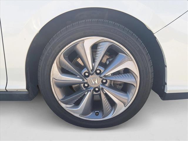 Photo of 2018 Platinum White Pearl Honda Clarity Plug-In Hybrid