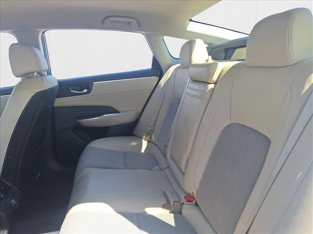 Photo of 2018 Platinum White Pearl Honda Clarity Plug-In Hybrid