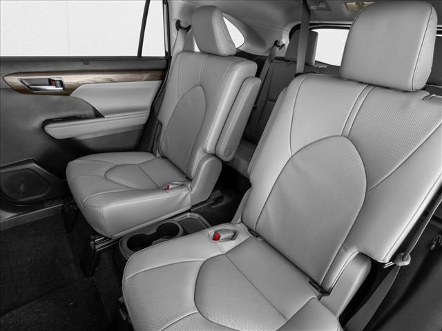 Photo of 2025 Wind Chill Pearl Toyota Highlander Hybrid