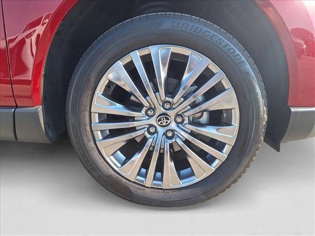 Photo of 2024 Ruby Flare Pearl Toyota Venza